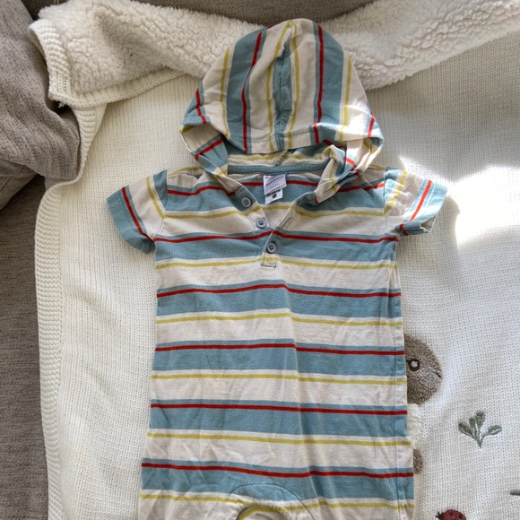 Hanna Andersson Hooded Onesie - Picture 1 of 2